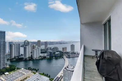 950 Brickell Bay Dr #4504, Miami: photo 1 of 28