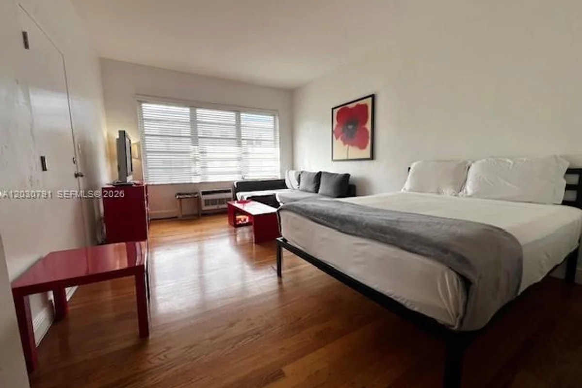 601 7th St #4, Miami Beach: photo 1 of 54