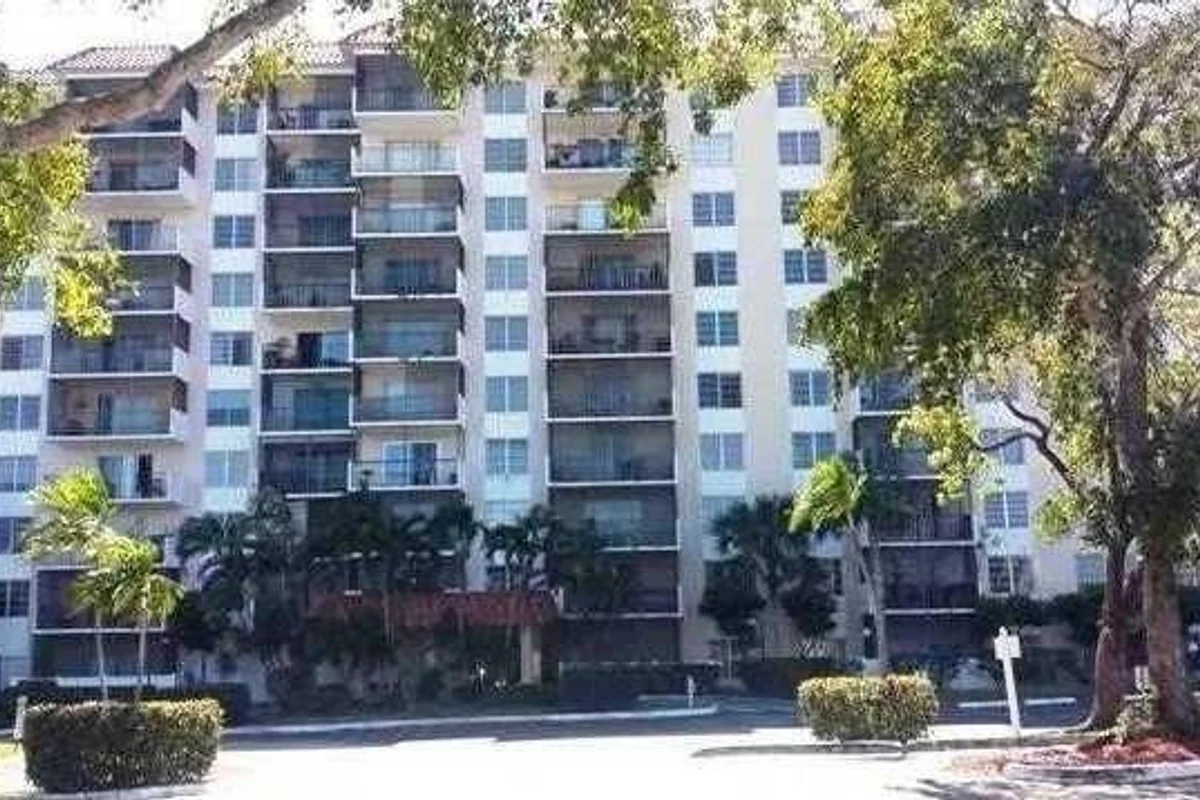 4164 Inverrary Dr #102, Lauderhill: photo 1 of 15
