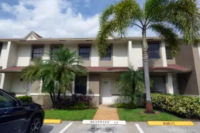 227 City View Dr, Fort Lauderdale: photo 1 of 31