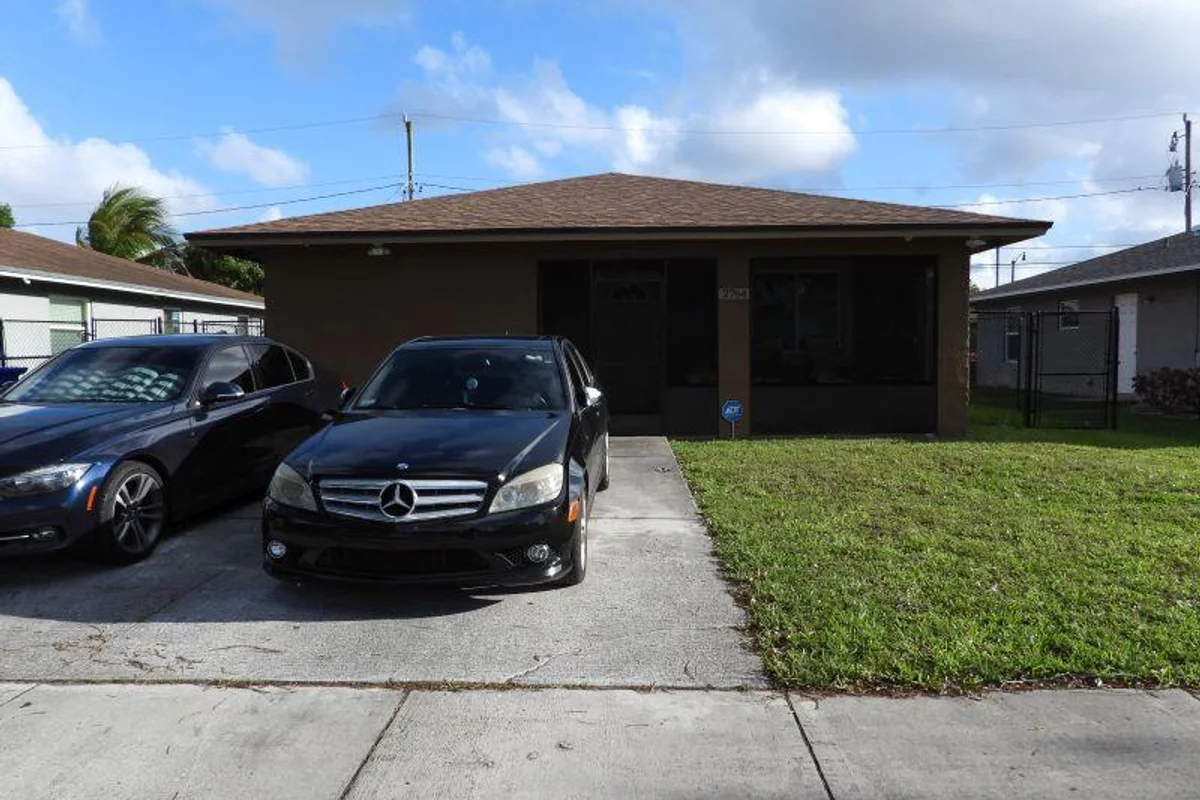 2764 NW 1st Ct, Pompano Beach: photo 1 of 14