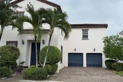 9273 SW 172nd Ave, Miami: photo 1 of 11