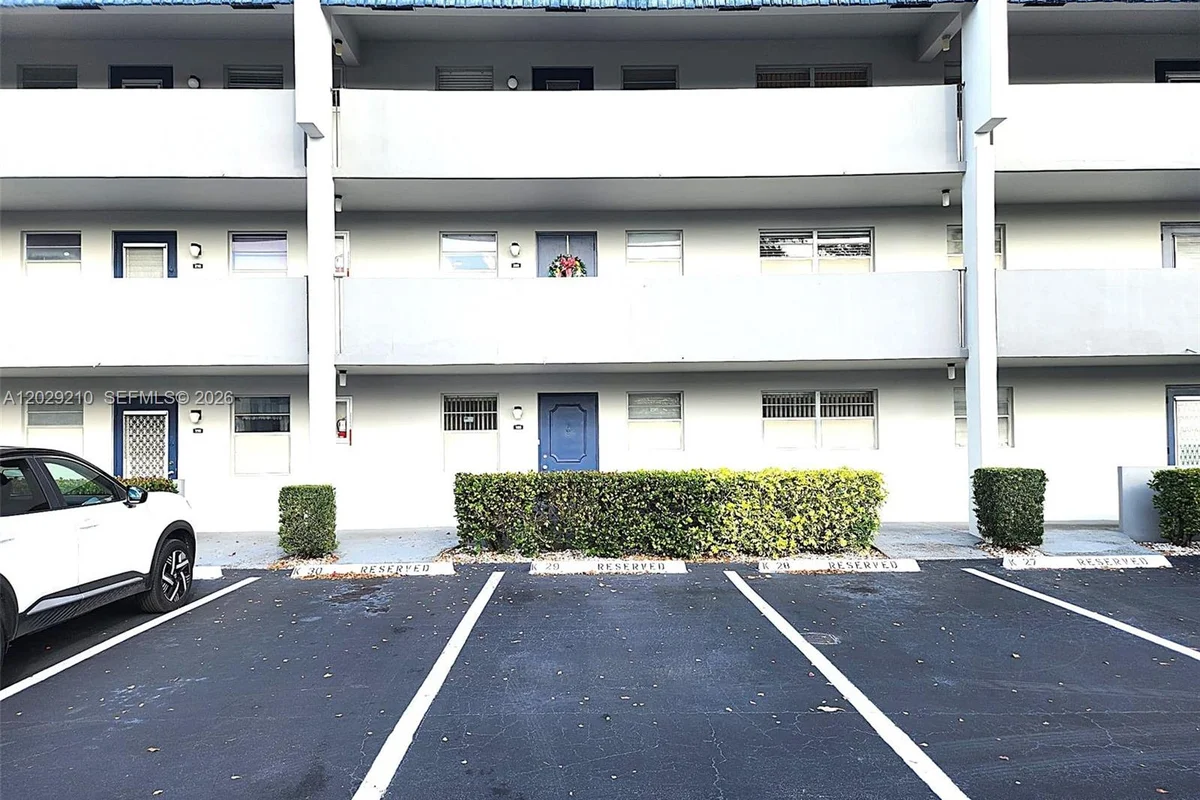 7787 Golf Circle Dr #109, Margate: photo 1 of 54