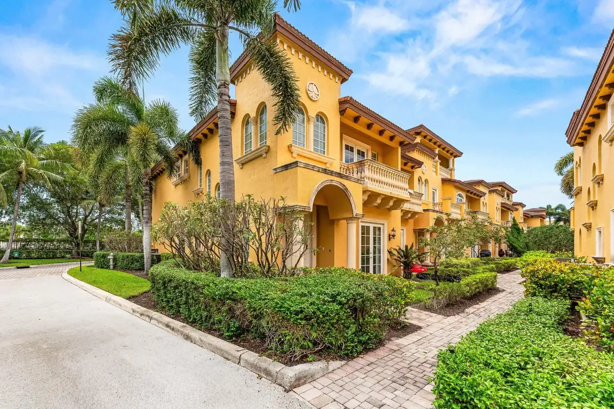 210 NE 69th Cir, Boca Raton: photo 1 of 61