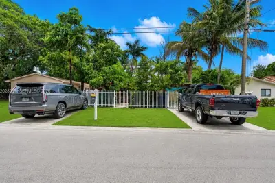 3315 NW 11th Ave, Miami: photo 1 of 20