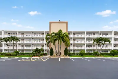 3008 Cornwall A, Boca Raton: photo 1 of 44