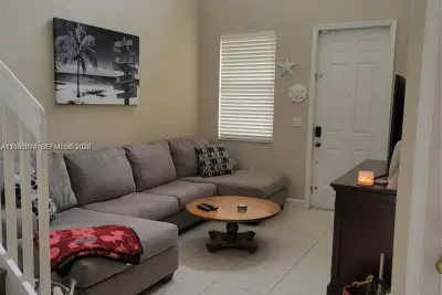 2407 SE 14th St, Homestead: photo 1 of 8