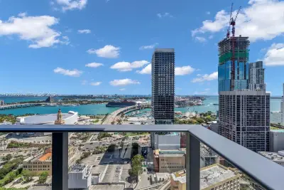 121 NE 5th St #3401, Miami: photo 1 of 39