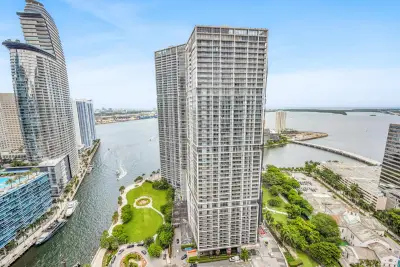 77 SE 5th St #2210, Miami: photo 1 of 49