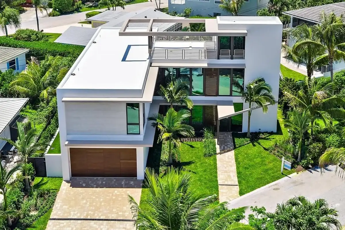 390 Jupiter Ln, Juno Beach: photo 1 of 51