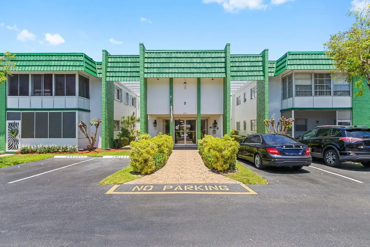 2271 NW 48th Ter #207, Lauderhill: photo 1 of 18