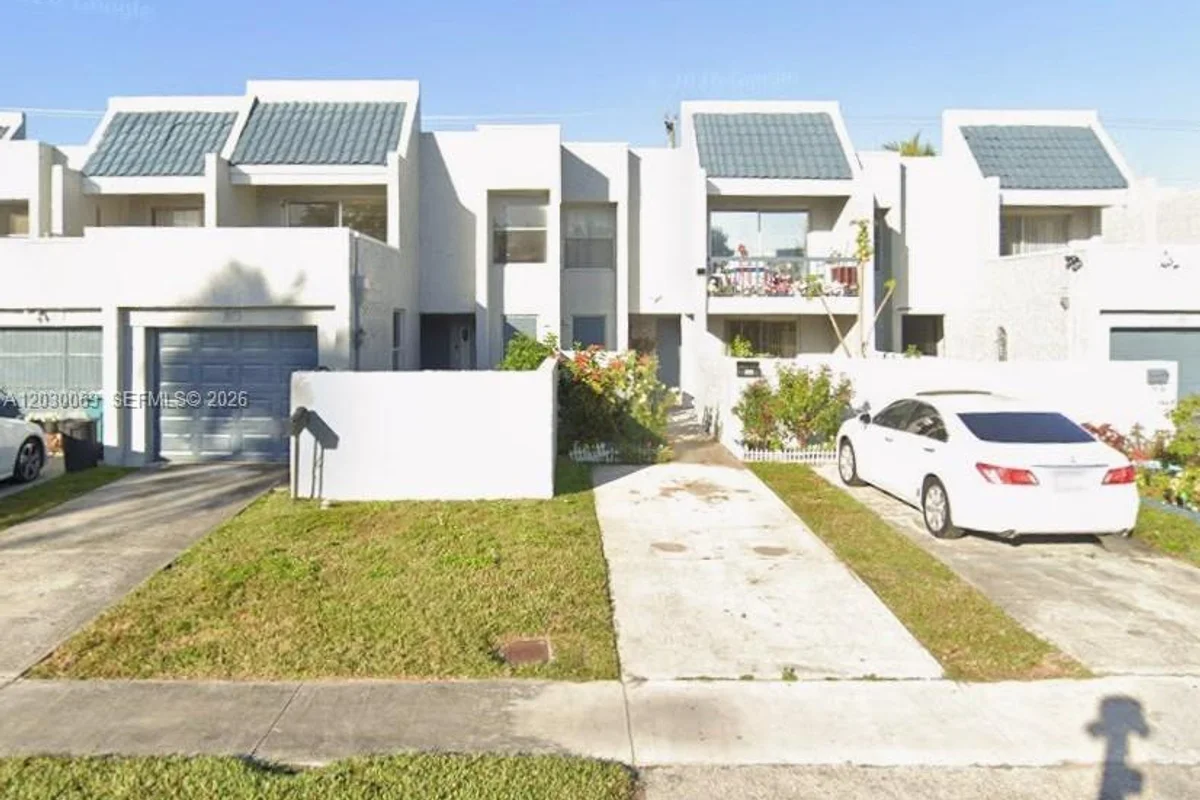 1817 NW 58th Ave #22, Lauderhill: photo 1 of 13