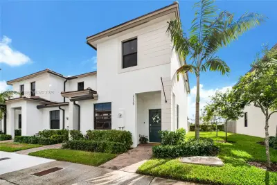23529 SW 127th Pl, Homestead: photo 1 of 15