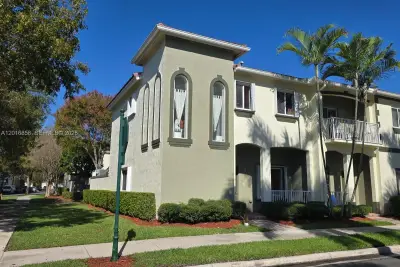 1987 SE 23rd Rd, Homestead: photo 1 of 6