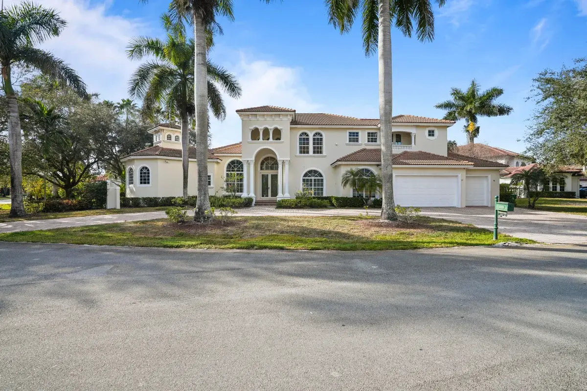 3201 E Stonebrook Cir, Davie: photo 1 of 58