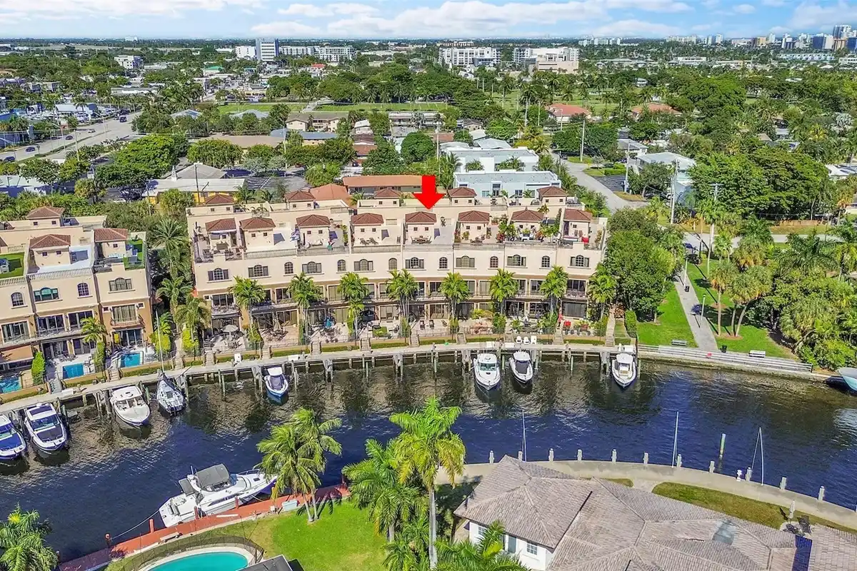 2254 SE 7th St, Pompano Beach: photo 1 of 61
