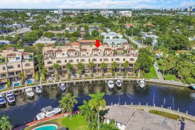 2254 SE 7th St, Pompano Beach: photo 1 of 61