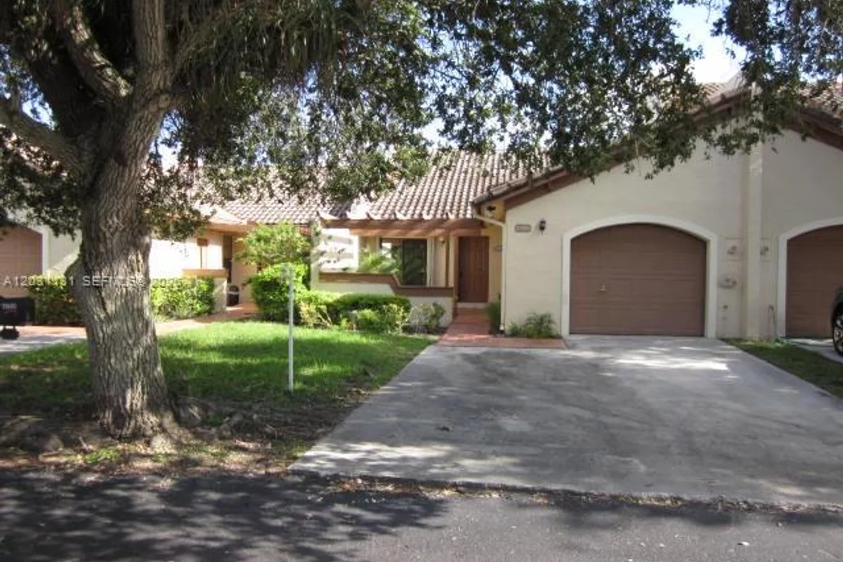 11449 SW 84 Ln, Miami: photo 1 of 35