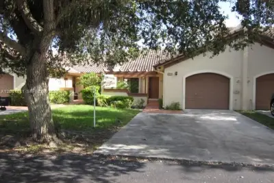 11449 SW 84 Ln, Miami: photo 1 of 35