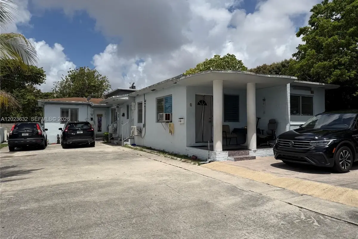 130 NW 16th Ave, Miami: photo 1 of 43