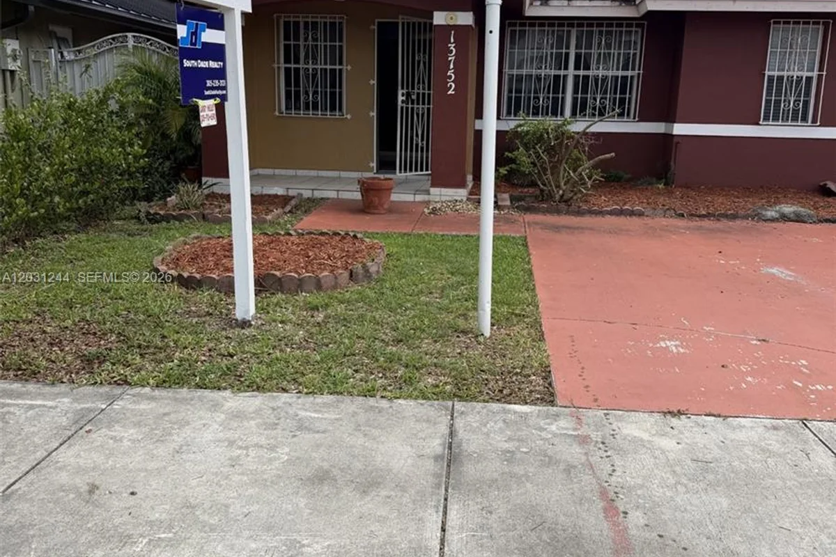 13752 SW 156th St, Miami: photo 1 of 15