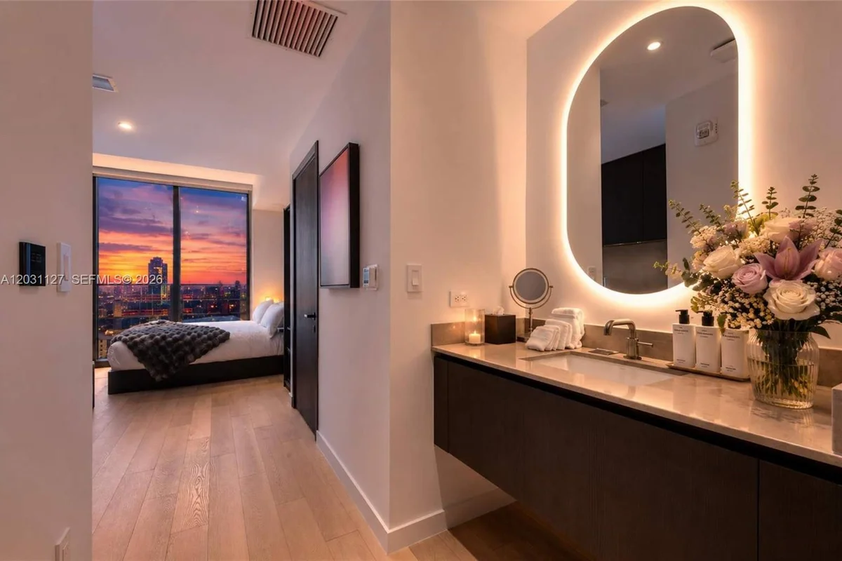 20 NE 11th St #3106B, Miami: photo 1 of 23