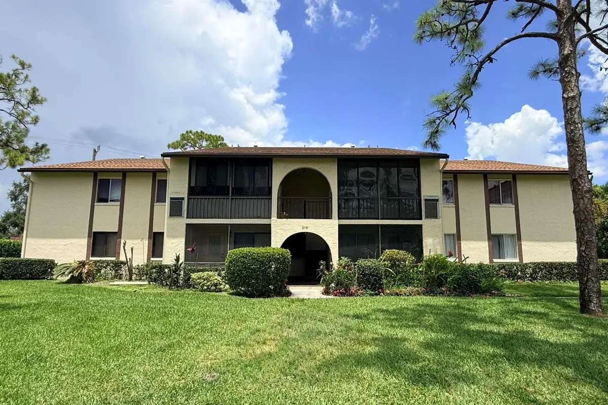 318 Knotty Pine Cir #D-2, Greenacres: photo 1 of 22