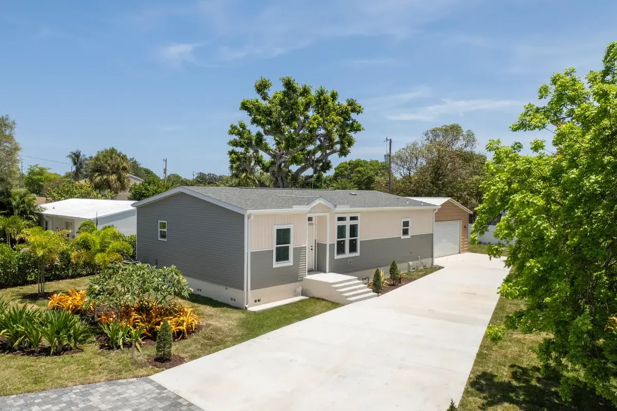 1757 N 12th Ct N, Lake Worth Beach: photo 1 of 16