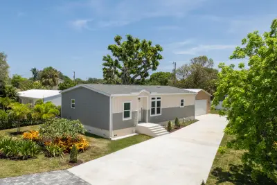 1757 N 12th Ct N, Lake Worth Beach: photo 1 of 16