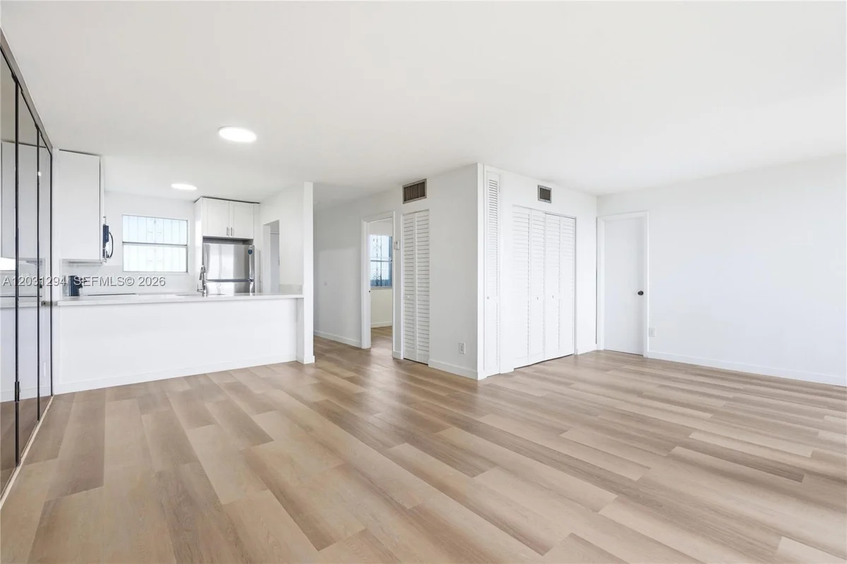 2950 SW 3rd Ave #7F, Miami: photo 1 of 10