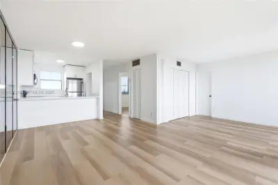2950 SW 3rd Ave #7F, Miami: photo 1 of 10