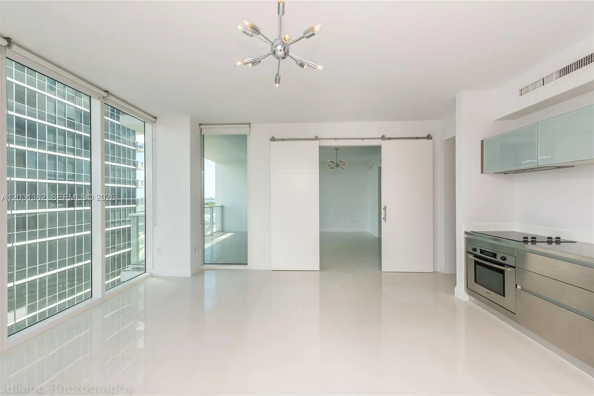 1040 Biscayne Blvd #1205, Miami: photo 1 of 26