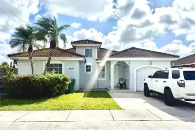 18003 SW 138th Ct, Miami: photo 1 of 14