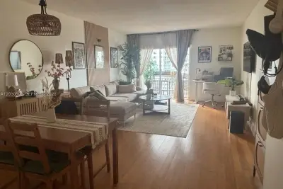 400 Kings Point Dr #622, Sunny Isles Beach: photo 1 of 12