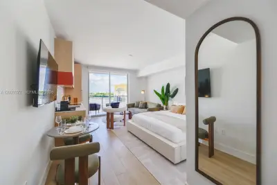 90 NE 32nd St #618, Miami: photo 1 of 2