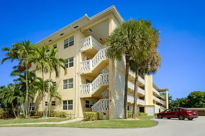 230 N Federal Hwy #305, Deerfield Beach: photo 1 of 14