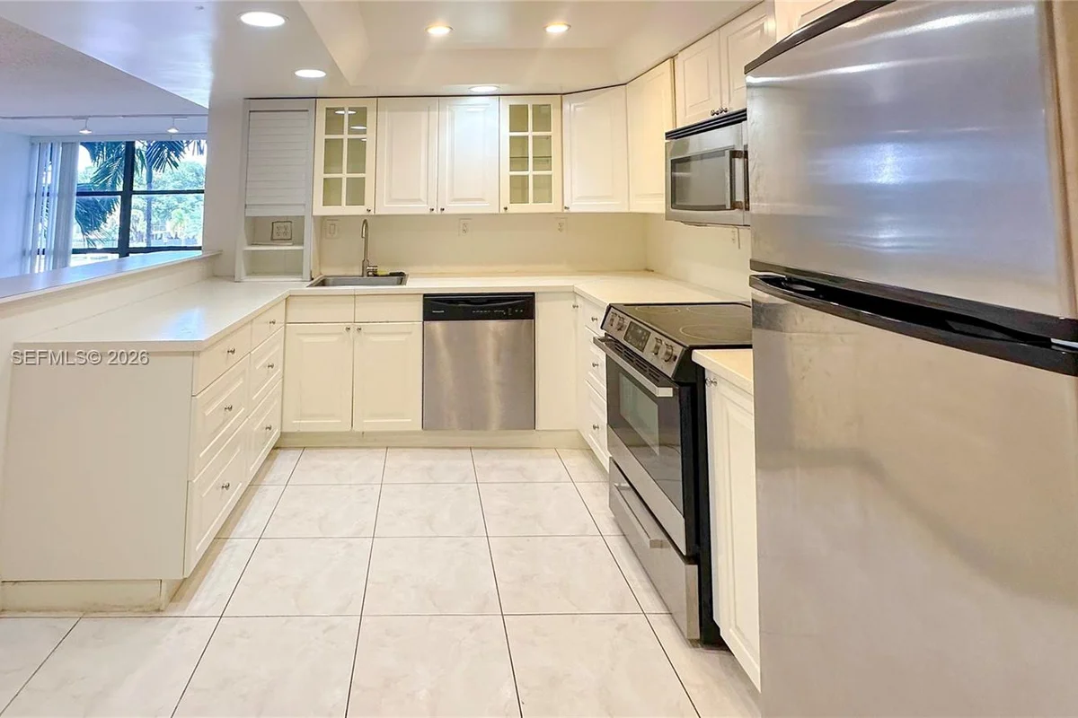 800 Parkview Dr #323, Hallandale Beach: photo 1 of 24