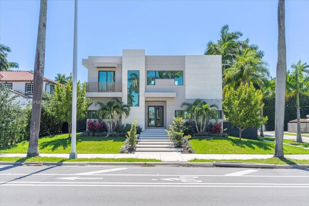 1380 Hollywood Blvd, Hollywood: photo 1 of 59