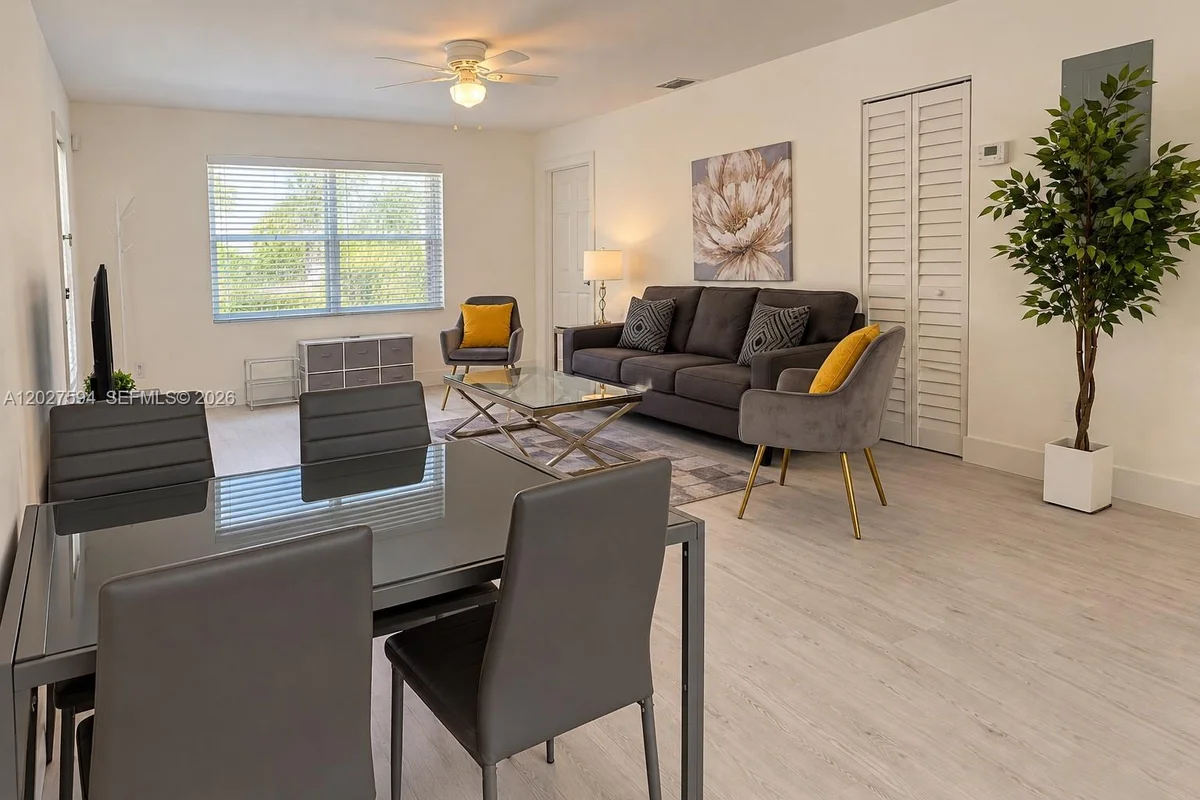 201 Columbus Pkwy #B, Hollywood: photo 1 of 10