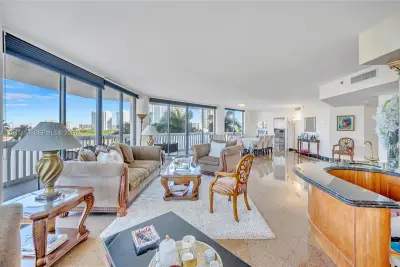 2000 Island Blvd #806, Aventura: photo 1 of 30