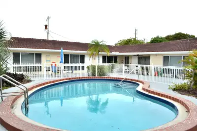 4209 NE 21st Ave #3, Fort Lauderdale: photo 1 of 11