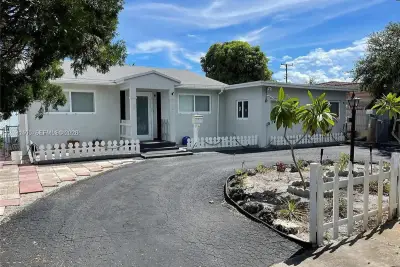 1716 Liberty St, Hollywood: photo 1 of 41