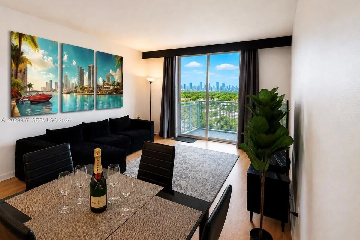 900 SW 8th St #1103, Miami: photo 1 of 17