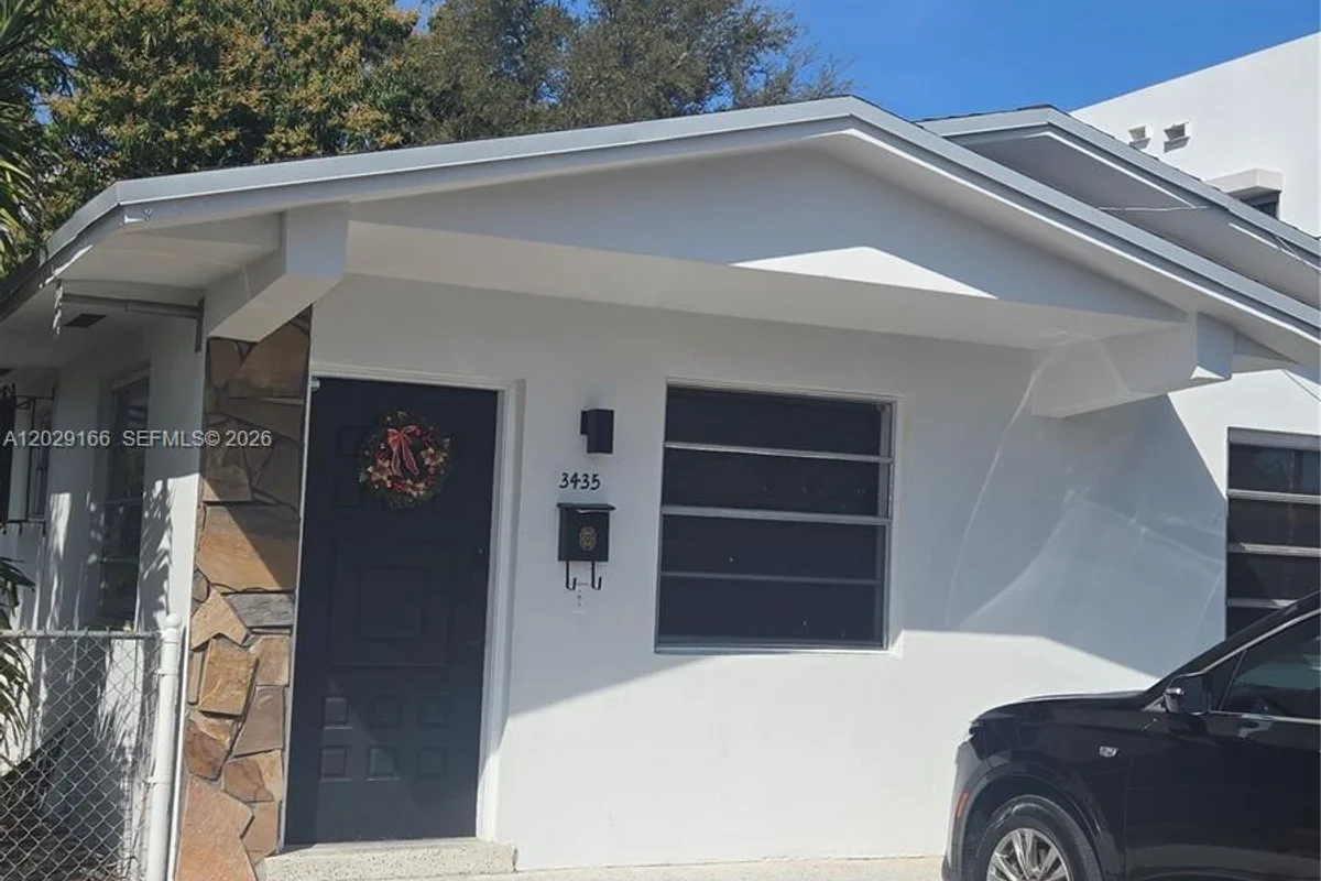3435 NW 4th St, Miami: photo 1 of 6