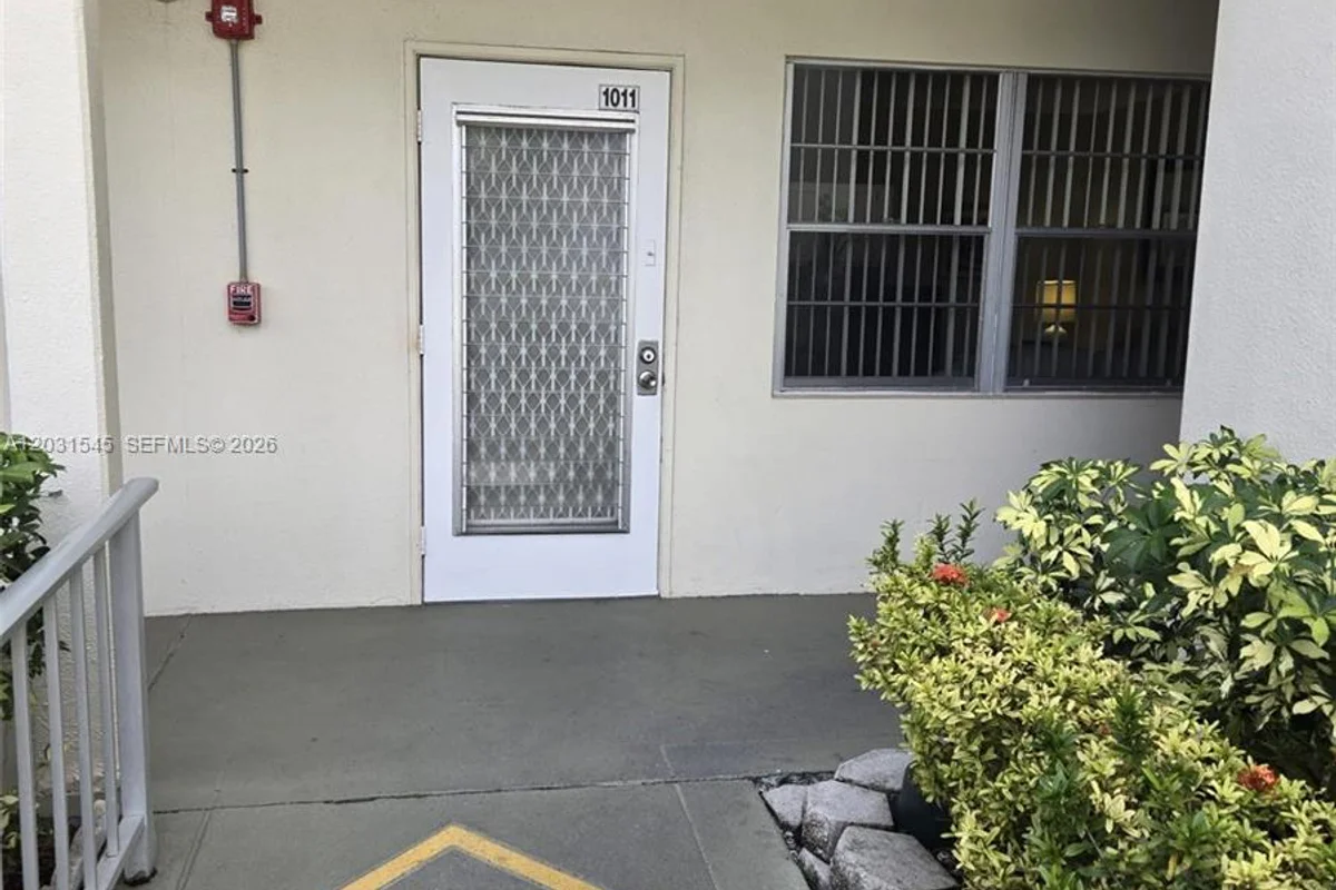 Condo in Deerfield Beach: photo 1 of 30