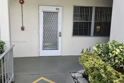 Condo in Deerfield Beach: photo 1 of 30