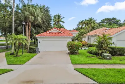 4766 Valencia Dr, Delray Beach: photo 1 of 33