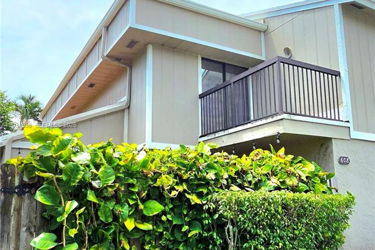 608 Commodore Dr, Plantation: photo 1 of 27