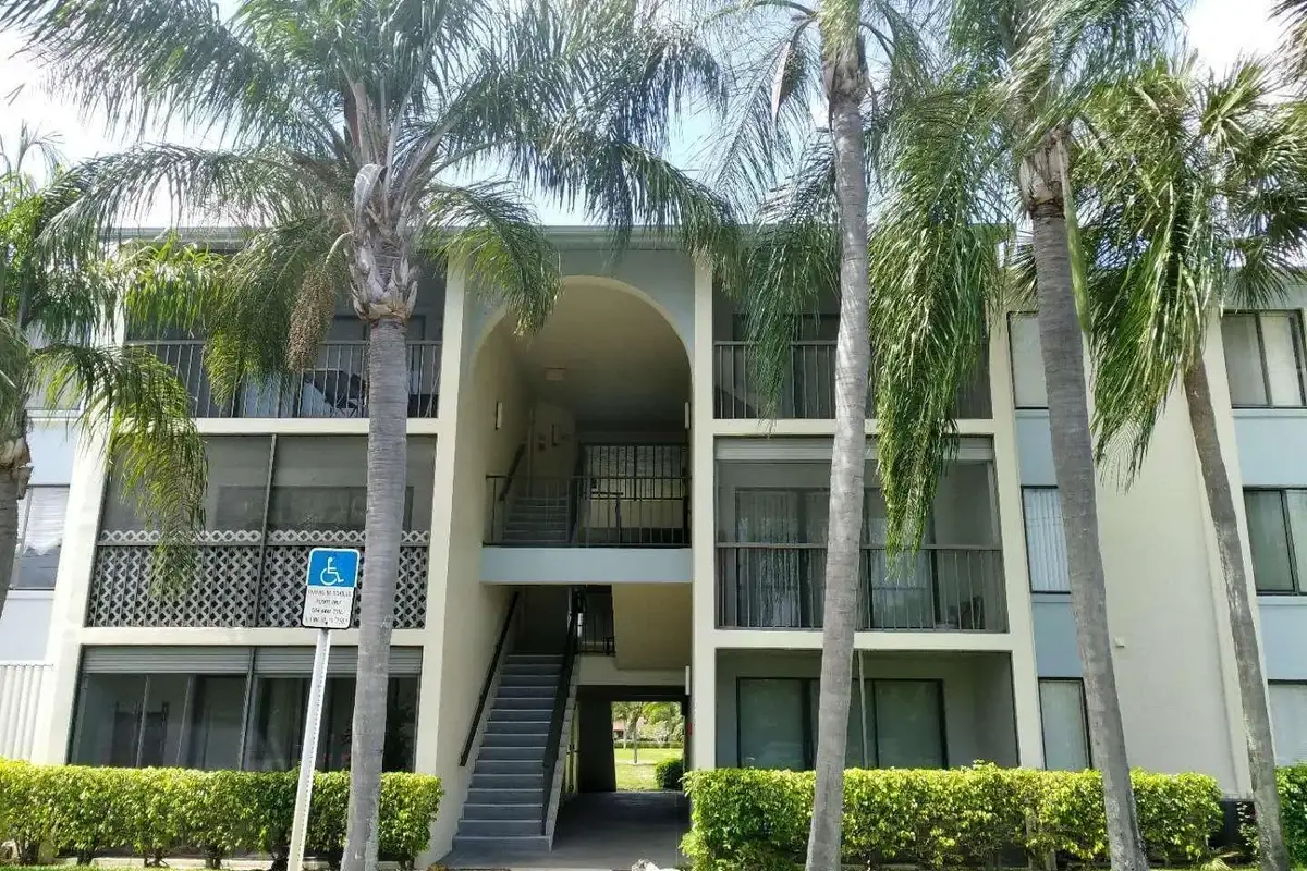 1113 Green Pine Blvd #B3, West Palm Beach: photo 1 of 14
