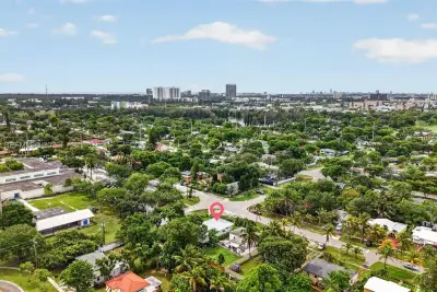 1695 NE 160th St, North Miami Beach: photo 1 of 32